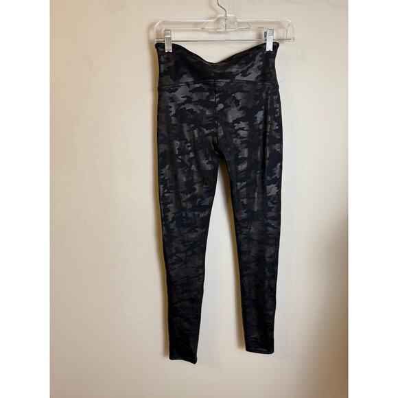 SPANX Black Camo Shiny Finish Leggings Size M - Picture 4 of 5